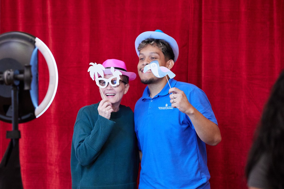 UofOklahoma's tweet image. We had such an amazing time last week hosting our first-generation community for #FirstGenDay and connecting them with the myriad resources available to OU first-gen students on campus.

#CelebrateFirstGen | @go2ou
