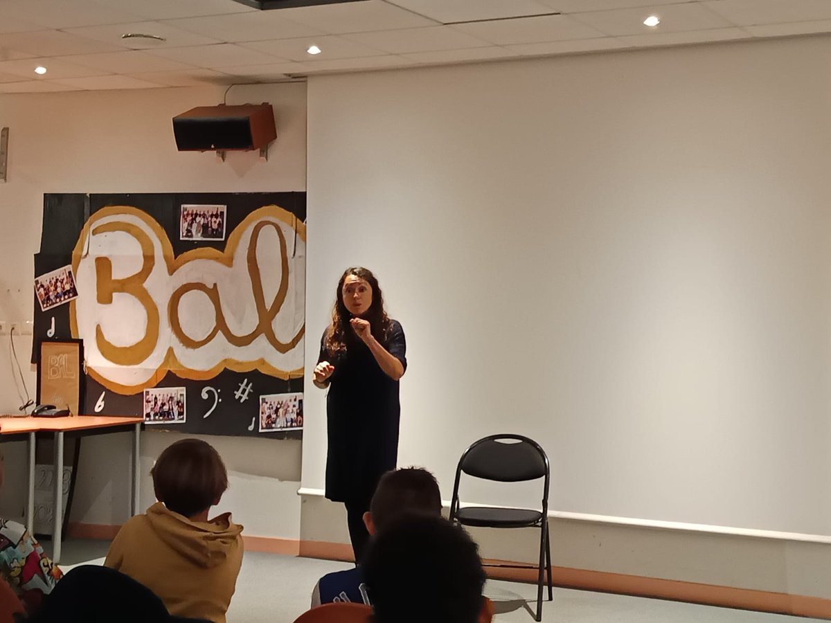 Nathalie Rolle-B (@pas914) on Twitter photo Intervention de la conteuse devant deux GDB 6e et 5e avant la résidence d artiste à Chamarande <a href="/clglouiseweiss1/">@clg_louiseweissnozay</a> Intervention de la conteuse devant deux GDB 6e et 5e avant la résidence d artiste à Chamarande <a href="/clglouiseweiss1/">@clg_louiseweissnozay</a>