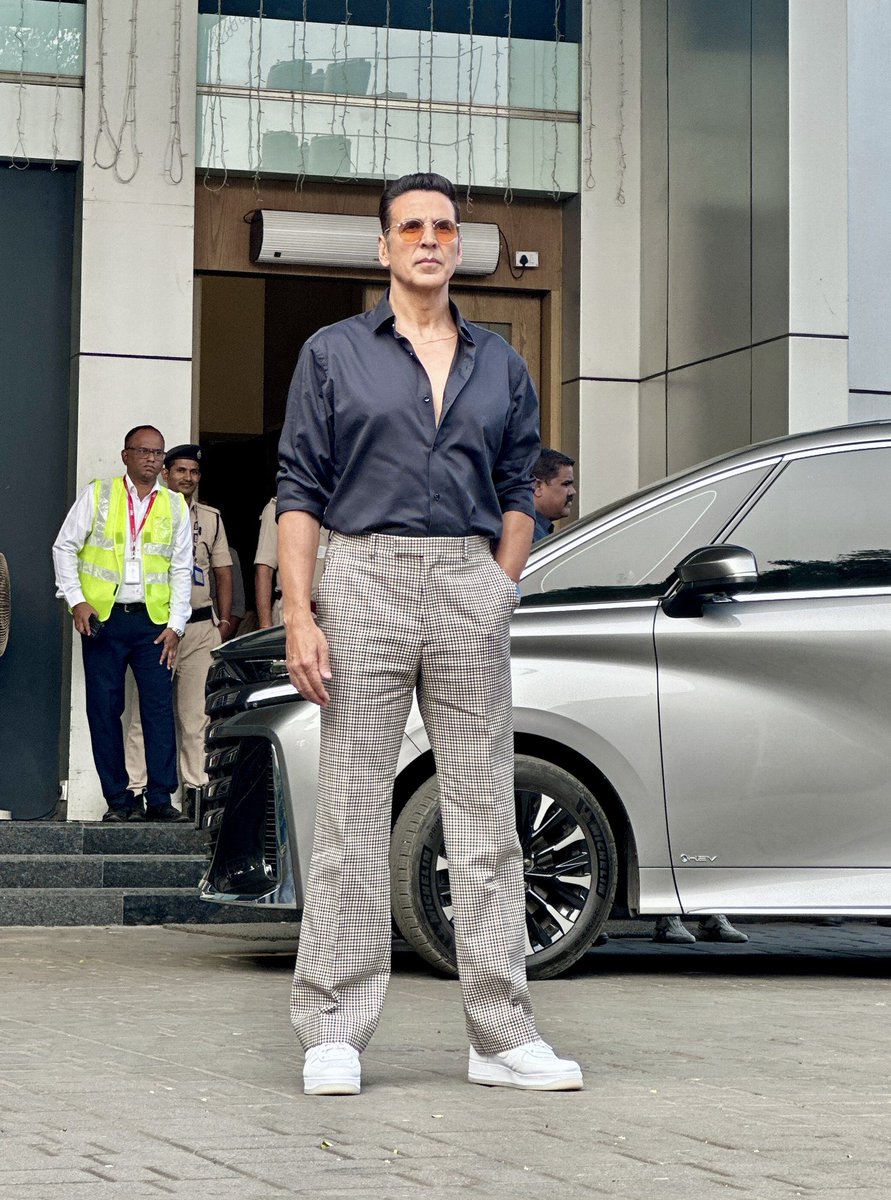 piiyushtiwari's tweet photo. Akshay                           Nalapathy
Kumar                                 in his
yesterday.                        prime.
#AkshayKumar𓃵 https://t.co/t6iyvRSxJx