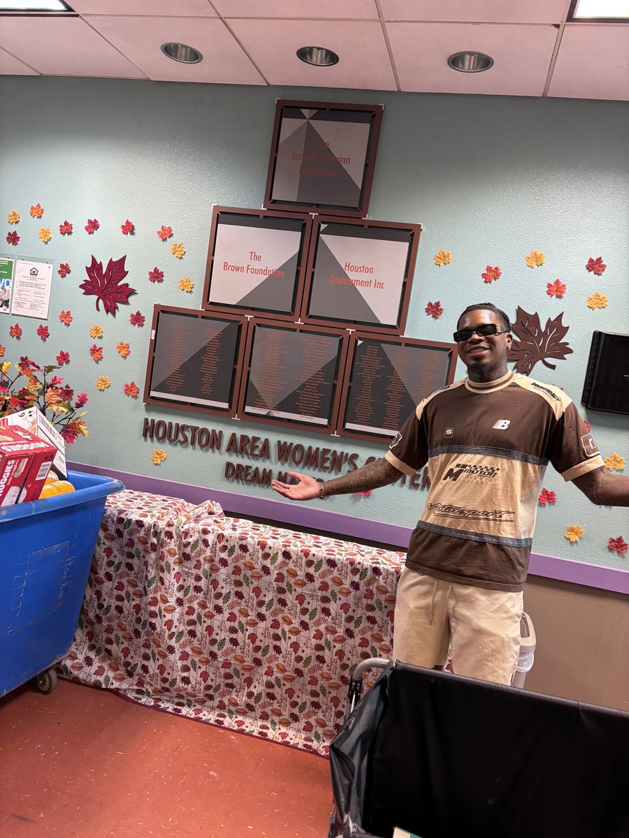 Spent time on my birthday at HAWC to help the cause and support women in need. Thankful to be apart of a huge donation gathering resources about $5000 to a good cause ❤️🙏🏾. https://t.co/XmKOlwHwdj