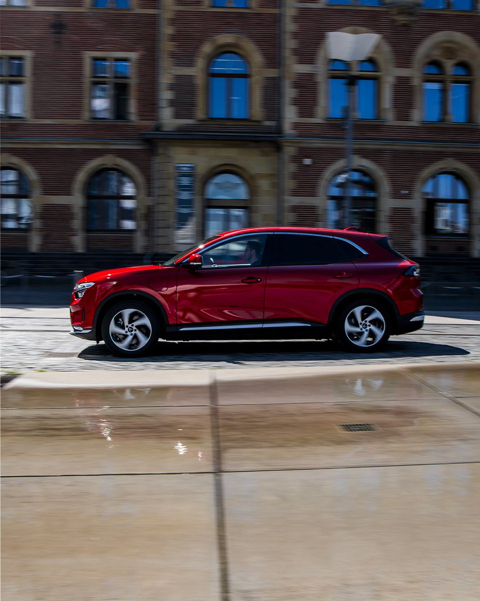 The VF 8 in Crimson Red brings out the sun, even on a typical autumn rainy day.

Learn more: vinfastauto.eu/en

#VinFast #VF8 #RainyDay #Autumn