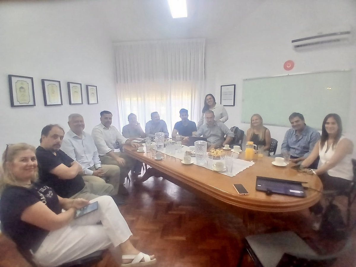 ¡Reunión mensual del Consejo Directivo!  
Un espacio clave para evaluar el trabajo realizado durante el año y seguir impulsando nuevos proyectos para fortalecer la innovación y el desarrollo de la  #tecnología y la #economíadelconocimiento. 🚀