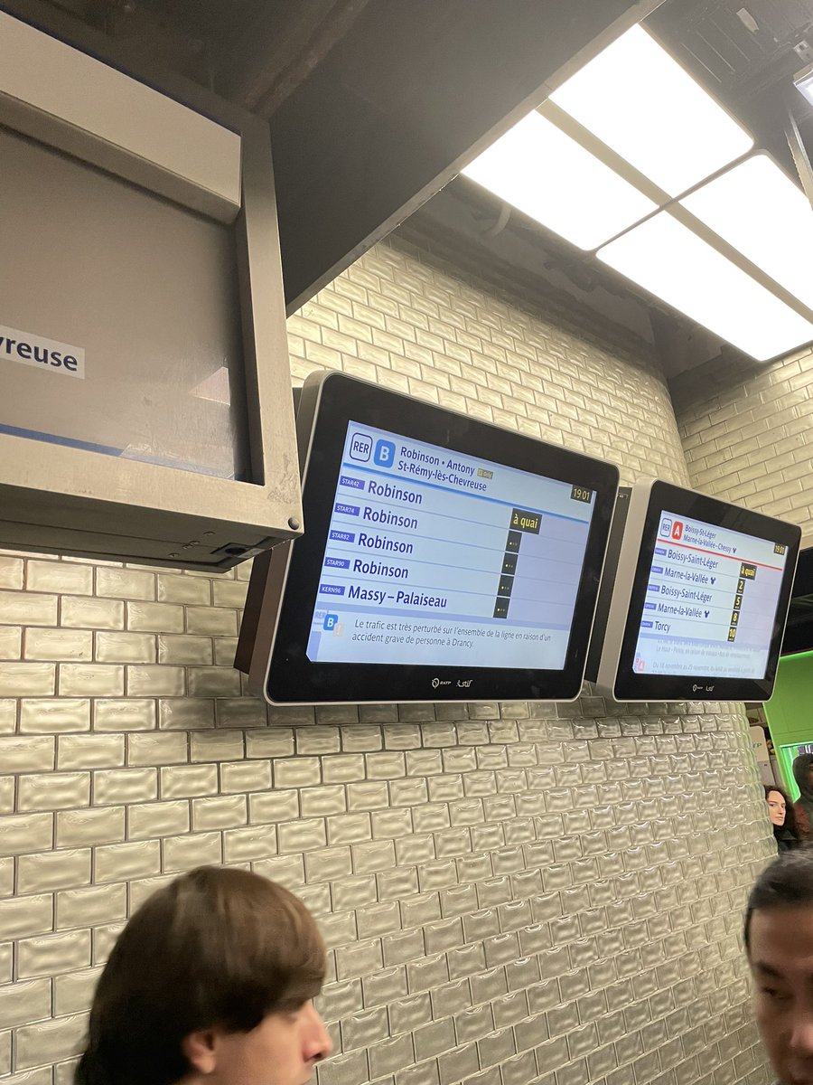 janezzdo's tweet photo. @RERB Comment pouvons nous rentrer après massy palaiseau ? https://t.co/OEU7KQhc15