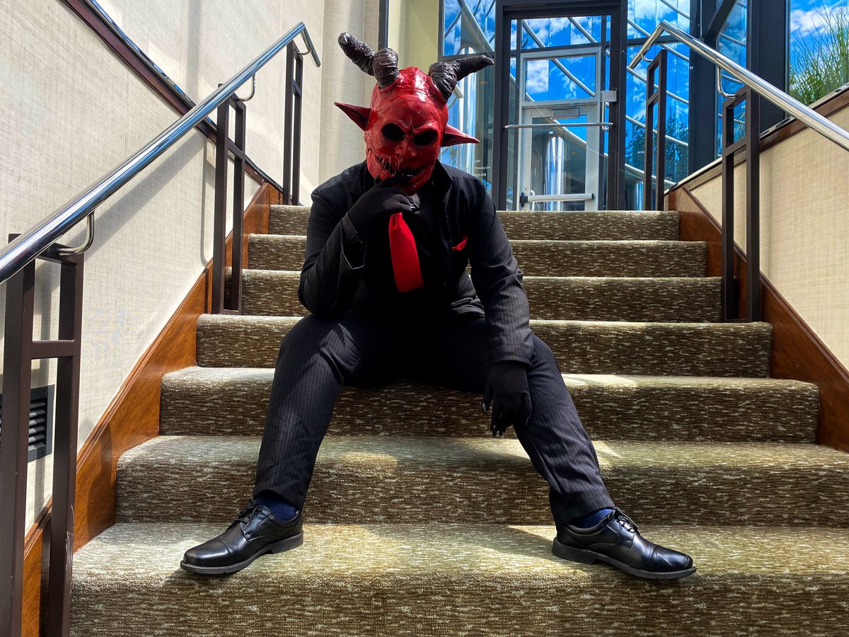 doodncoovoo's tweet photo. Life is a joke, Death is the punchline
.
Malak posting on main 
.
(Don’t look at my navy blue socks I forgot my back socks at home 😫)
.
📸 @bythe_outsider 
.
#darkdeception #darkdeceptioncosplay #cosplay #cosplayer #malak #malakcosplay #darkdeceptionmalak https://t.co/HHdTjgA0jP
