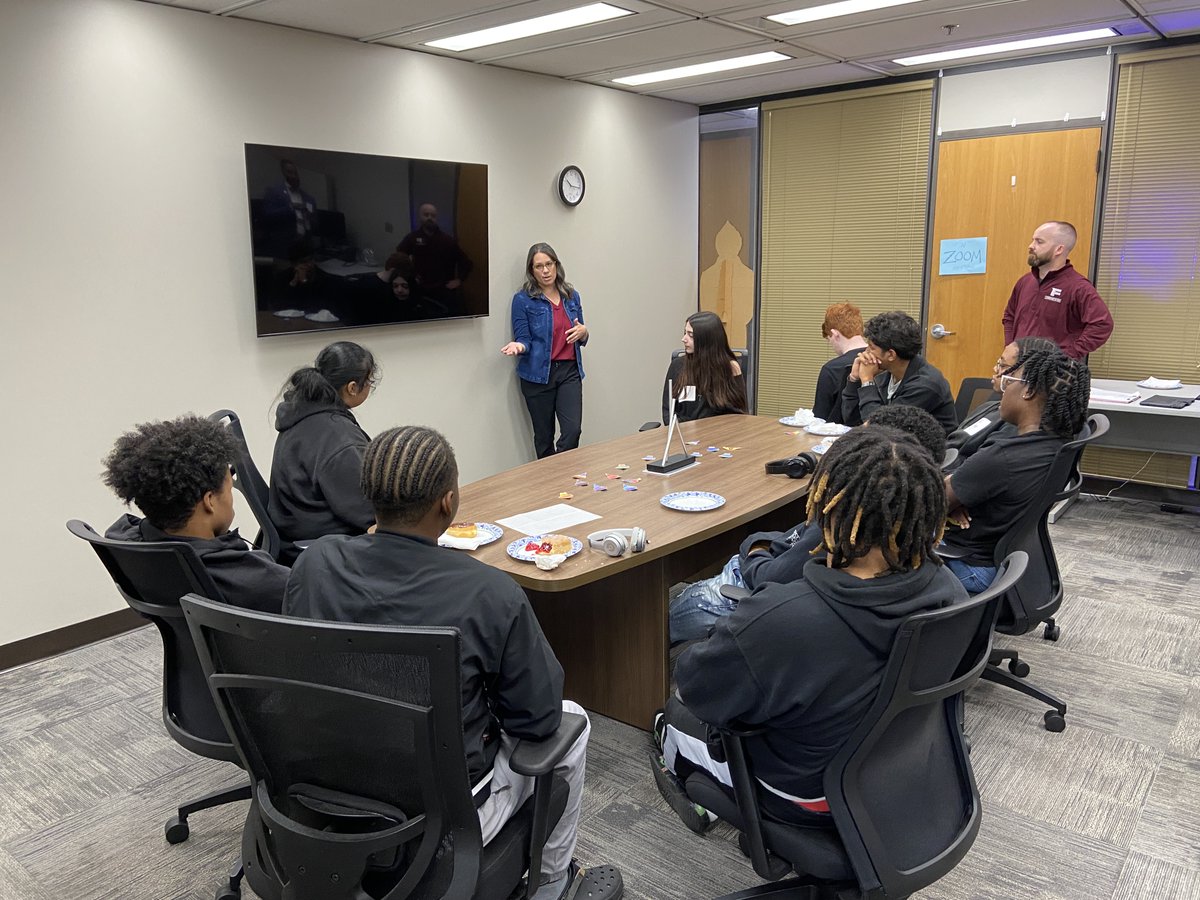 Empower_Knox's tweet image. Fulton High Communications program juniors learning about the City’s youth opportunities, including the Summer in the City internship program. 

#falconsfly