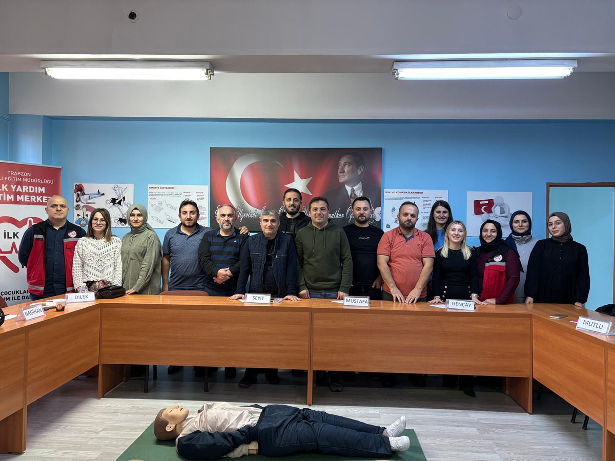 Ara tatilde ilk yardım  eğitimlerimize  devam ediyoruz. Okul idarecilerimizle verimli ve güzel iki gün geçirdik. <a href="/tcmeb/">Millî Eğitim Bakanlığı</a> <a href="/Yusuf__Tekin/">Yusuf Tekin</a> <a href="/meb_dhgm/">T.C. MEB Destek Hizmetleri Genel Müdürlüğü</a> <a href="/omurfatih/">Ömür Fatih Karakullukçu</a> <a href="/ozkan_meb/">Özkan AVCI</a> <a href="/Trabzon_MEM/">Trabzon İl Milli Eğitim Müdürlüğü</a> <a href="/hasan_uygun91/">hasan uygun</a> <a href="/cemalunal_/">C.ÜNAL</a> <a href="/muhammetblgn74/">MUHAMMET BİLGİN</a> <a href="/ORHANKARAPINAR6/">ORHAN KARAPINAR</a> <a href="/glbhr28/">gülbahar</a>