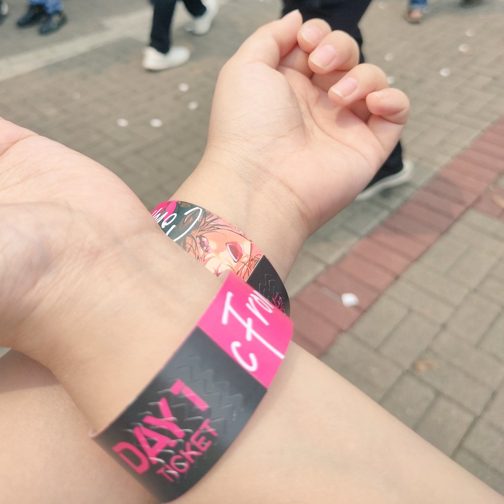 maoo_mao_0620's tweet photo. Maoo's crazy fangirl journey in Indonesia - CF19 D1 

Me and @/ibuprofen1982 arrived CF, and Ibu just go straight to the Ac-38 booth 
THEN, ibu pushed me and took photos with Kazu
me:*screaming in heart*
And i gave kazu my postcard
K95: it's nice
me:🥹😭？
https://t.co/vh7jz8jEOq https://t.co/U02JMaV1kt