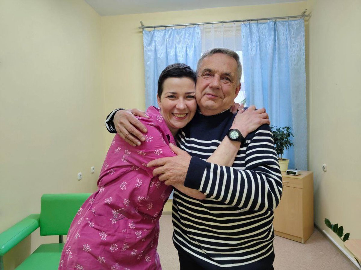 FreeViasna's tweet photo. After almost 19 months in incommunicado detention Maryia Kalesnikava met with her father in the penal colony
#SosMaria #FreeThemAll https://t.co/TOouLfv9GT