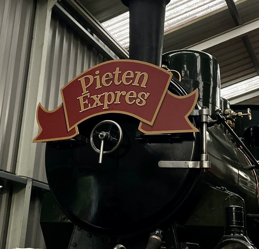 Er rijden extra Pieten Expressen vanaf 17 november om de vele jonge fans naar Sinterklaas op station Wognum te brengen. Stoomtram.nl/pieten #museumstoomtram #Hoorn #Wognum #Sint #sinterklaas #stoomtrein #stoomtram