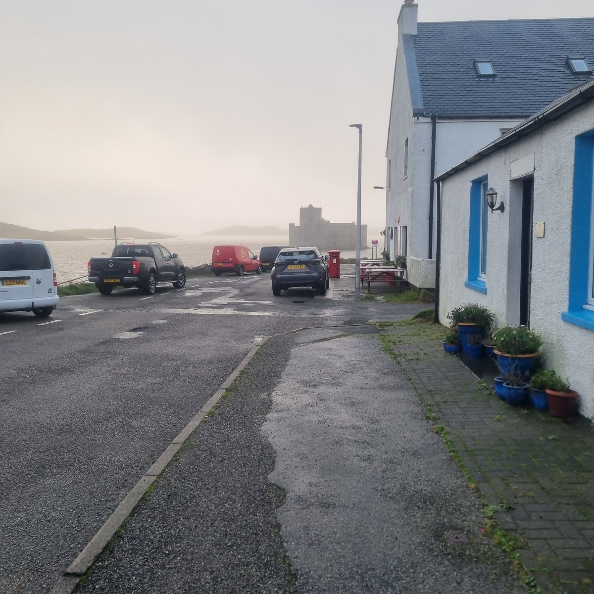 I wish I could work out why this place is called Castlebay