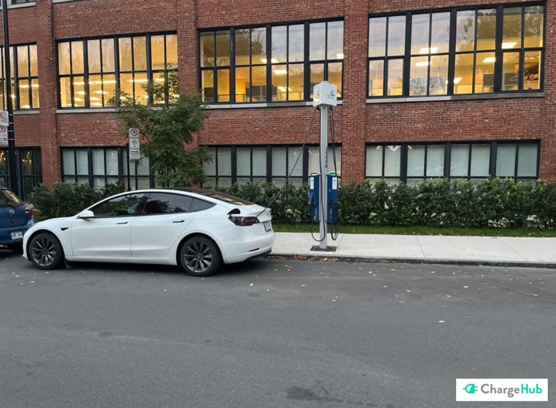 PHOTO OF THE WEEK!
📍Montréal, QC
📱Join thousands of #ChargeHub users in contributing to the EV community with photos and comments of your charging experience!  onelink.to/6v373w  #EV #EVCharging #EVApp #chargingstation #publiccharging
