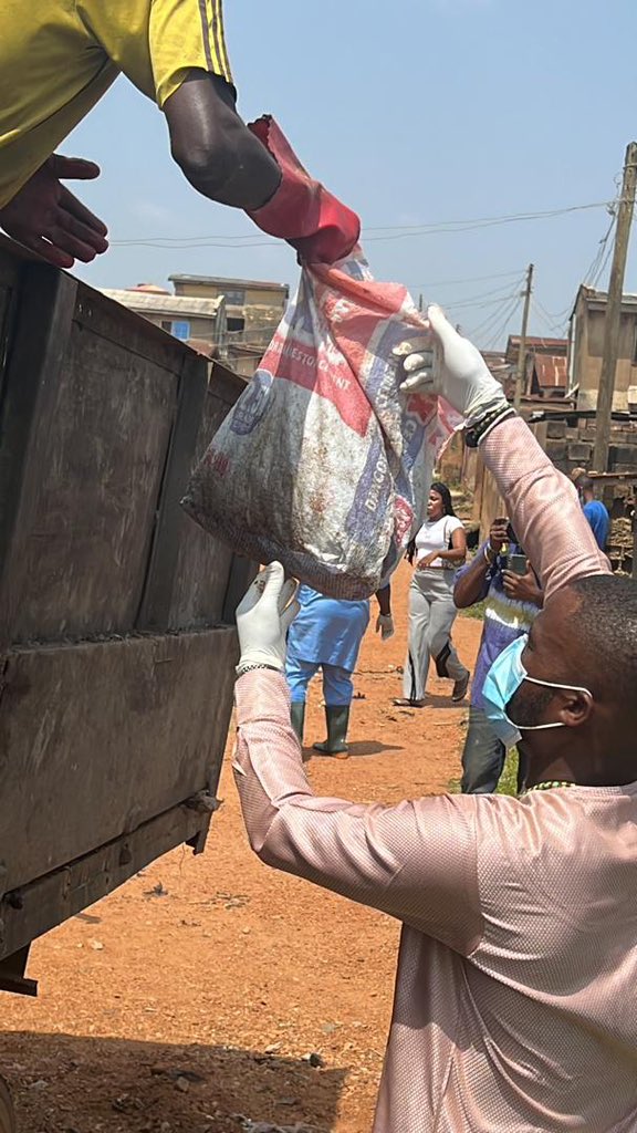 ILE_AJISEFA's tweet photo. I am delighted to join my people on this great cause for Humanity. As Nigerians, we are not bad people, as onisese, we don't feel too big to help. https://t.co/Hw0CNypn2l