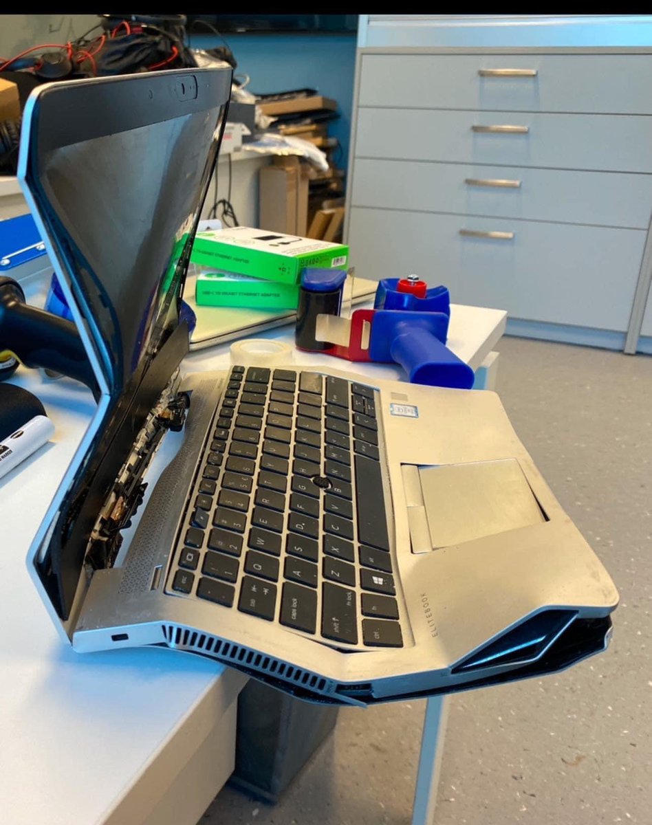 tangdah's tweet image. คอมเปิดไม่ติด พึ่งลงวินโด้มา จากชั้น8