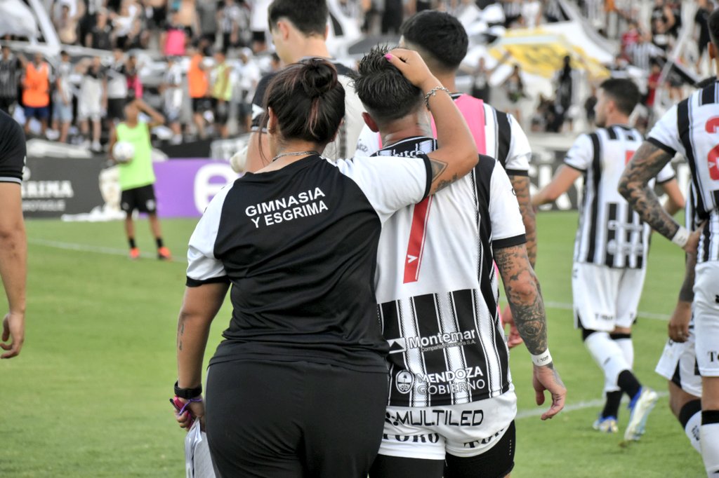 YamiCorreaOK's tweet photo. 🐺 No le hagas el juego fácil a los que quieren tu piel 🐺

¡VAMOS NOSOTROS! https://t.co/qpERYHnbgP