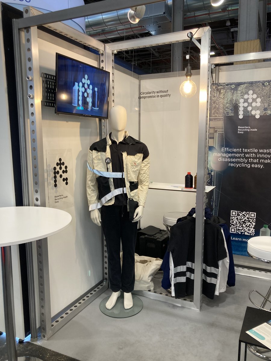 Thank you to everyone who visited Maxime Fougere, Cédric Vanhoeck, and Magdalena Zapryanova at our booth at Expoprotection ! 👷🛠️

We had a chance to showcase a (partially) dismantled Mulliez-Flory jacket and a range of workwear garments made with the Smart Stitch™ thread. 🦺