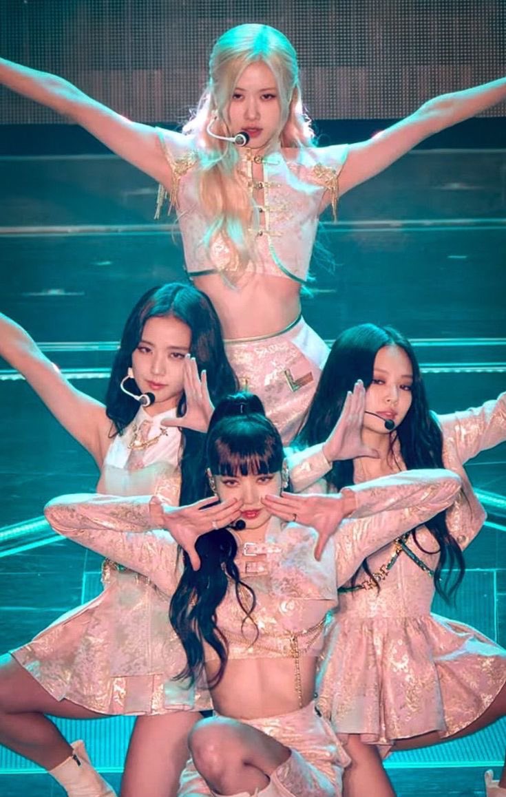 bIackpinkloops's tweet photo. THIS BLACKPINK PHOTO https://t.co/308SrHPMyB