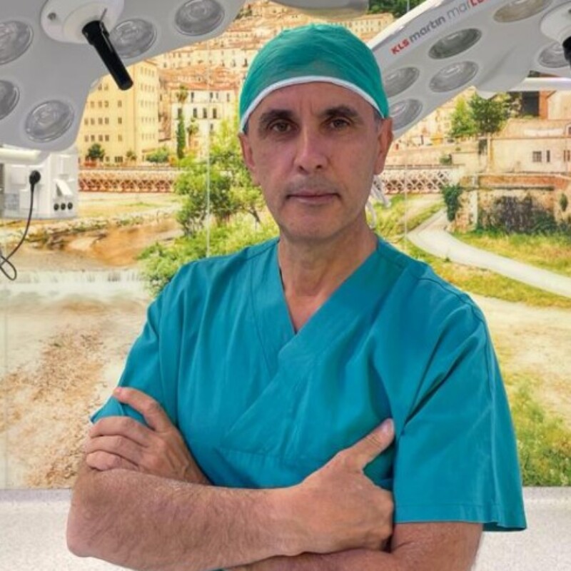 giuseppinagaro5's tweet photo. Cari medici calabresi super dotati, tornate ad operare nella vostra terra cioè  la Calabria,come  fa lui Bruno Nardo  che ogni giorno con grandi sacrifici opera nell ospedale di Cosenza. https://t.co/cbKzyjVJ2E