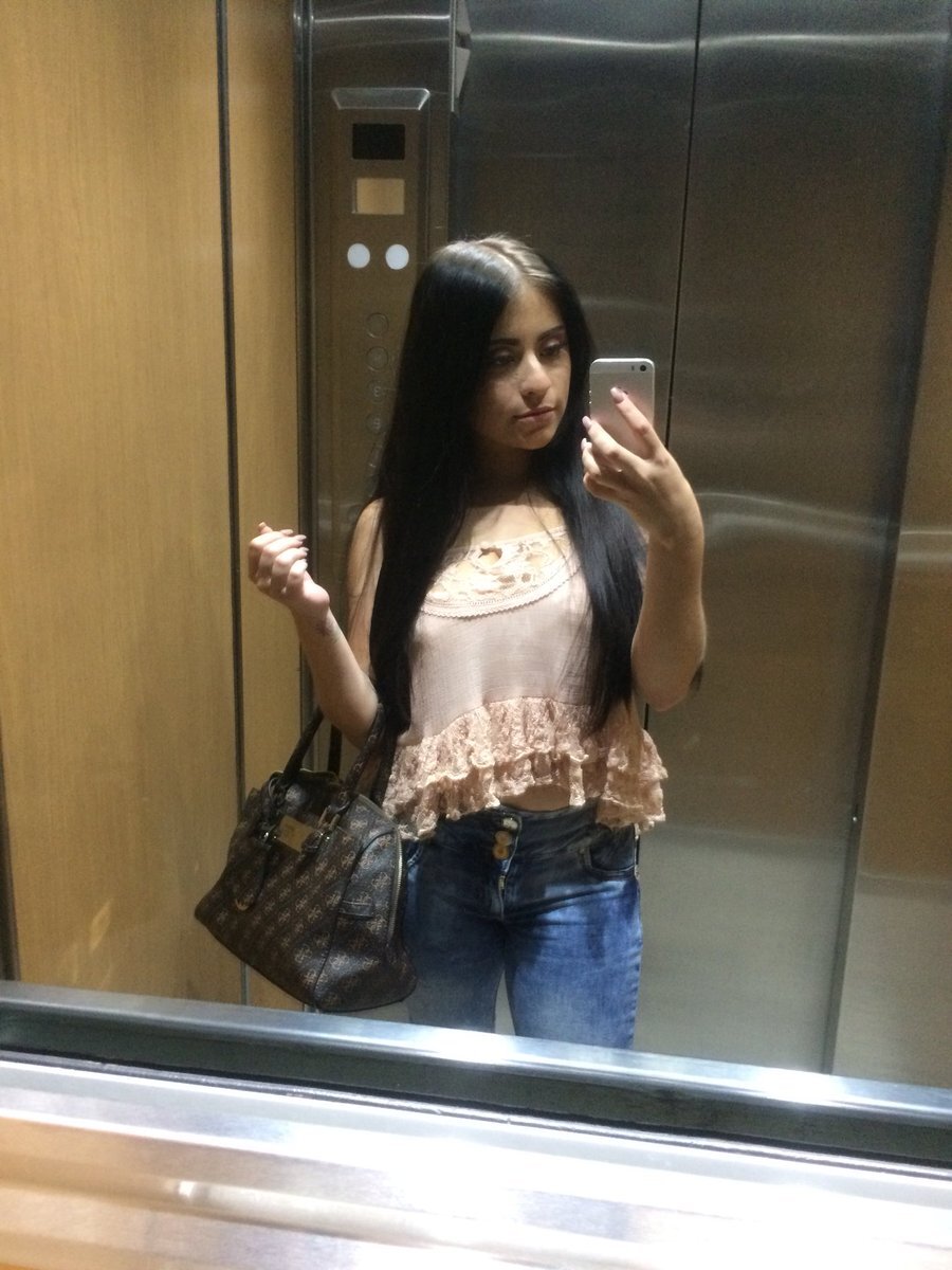 lusillo20's tweet photo. @VanessaOchoa22 @turixxxmomx2021 La neta si me Vane hace mucho te sigo y estabas y aun  estas riquísima 🥵😍 https://t.co/CNEMYSuhFs