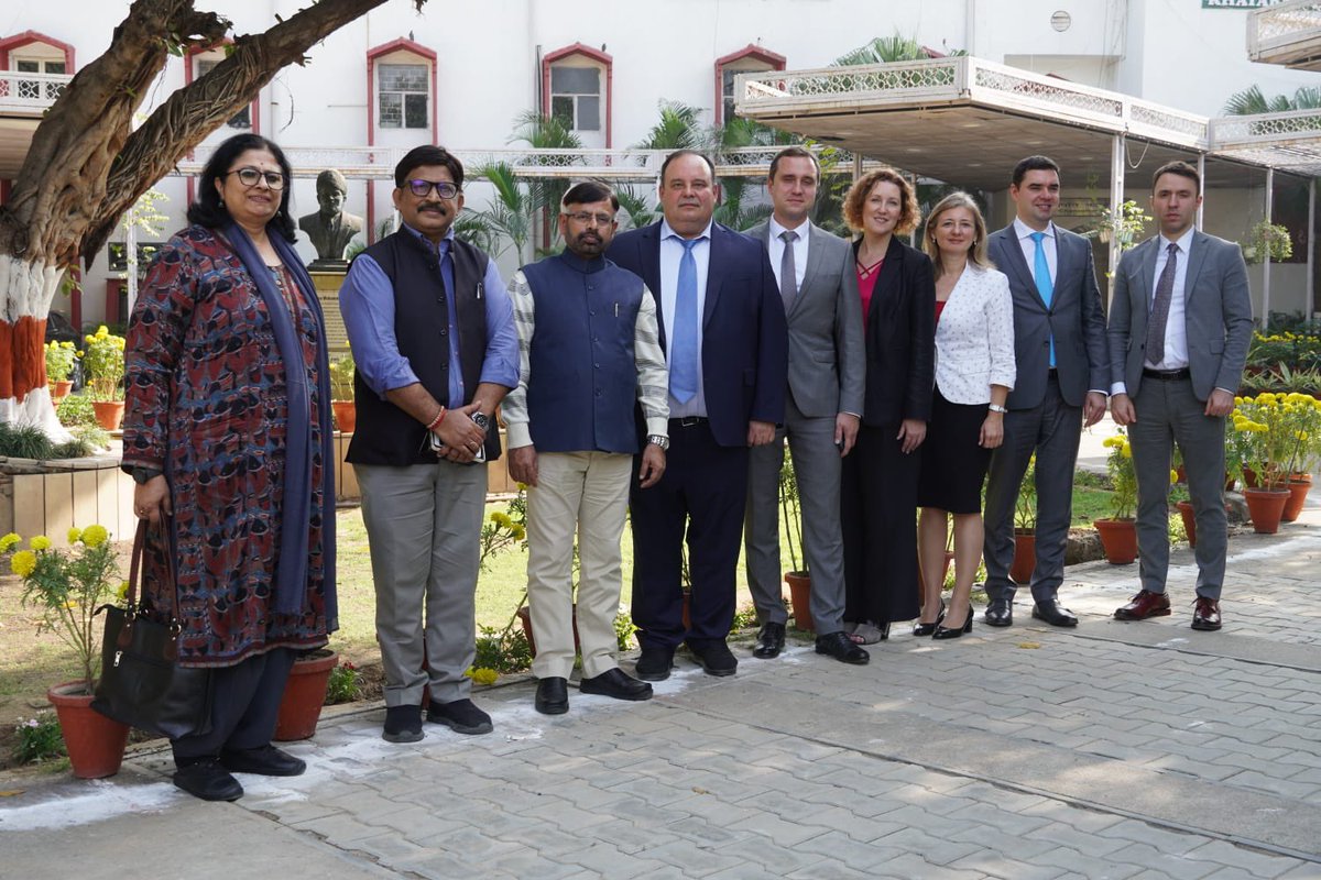 jmiu_official's tweet photo. An academic delegation from Russia’s Financial University today called on @jmiu_official VC Prof Mazhar Asif. The purpose was to lay the foundation for potential collaborative initiatives that could be executed together in future.  
@EduMinOfIndia 
https://t.co/UVg1BEmhLe https://t.co/SucuTqncbq