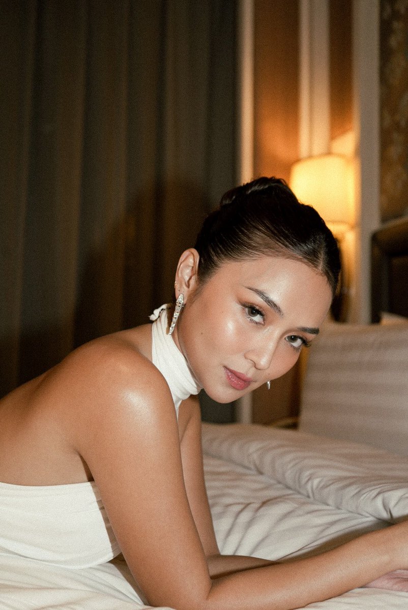 KCMBBulletin's tweet photo. Face card game is strong with this one! 🫶🏻

#HelloLoveAgain
#HLATheWorldPremiere https://t.co/dY0wF1qhfy