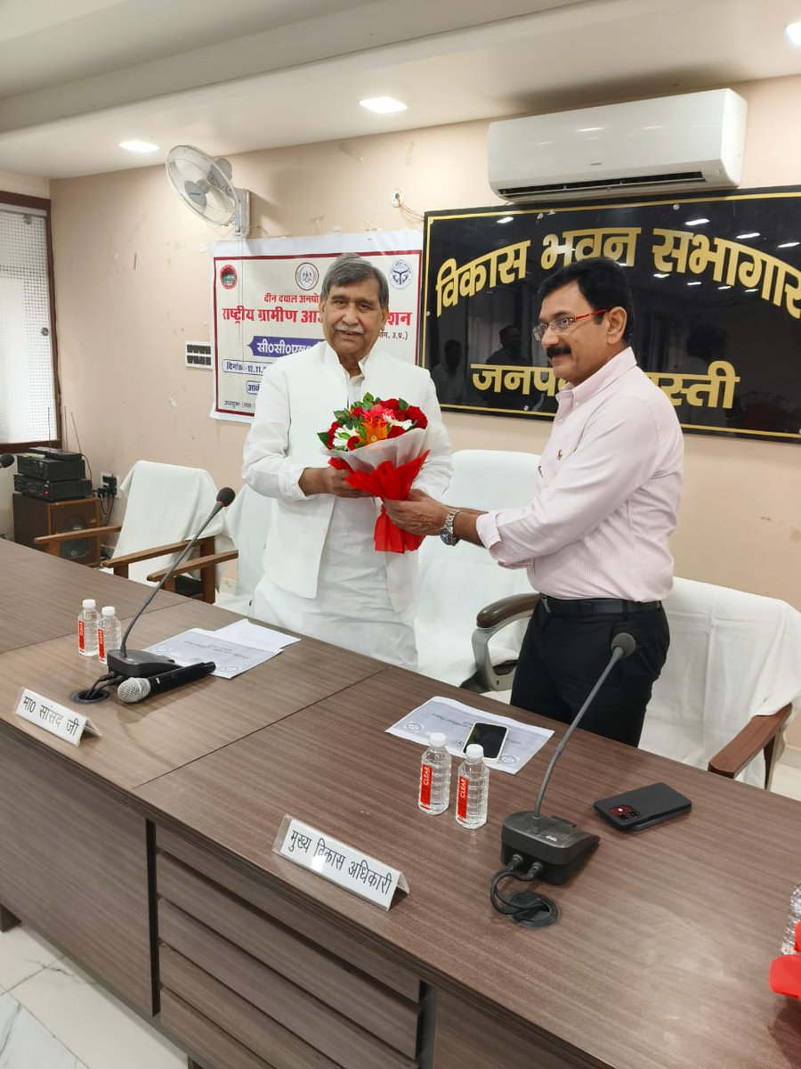 ramprasadbstmp's tweet photo. बस्ती, विकास भवन सभागार में "राष्ट्रीय ग्रामीण आजीविका मिशन (ग्राम्य विकास विभाग, उ.प्र.)" की बैठक में सम्मिलित हुआ व जनपद के गणमान्य जनप्रतिनिधि व संबंधित अधिकारियों से संवाद स्थापित किया। 

#MPBasti | #SamajwadiParty https://t.co/xQ0OgwAEUK