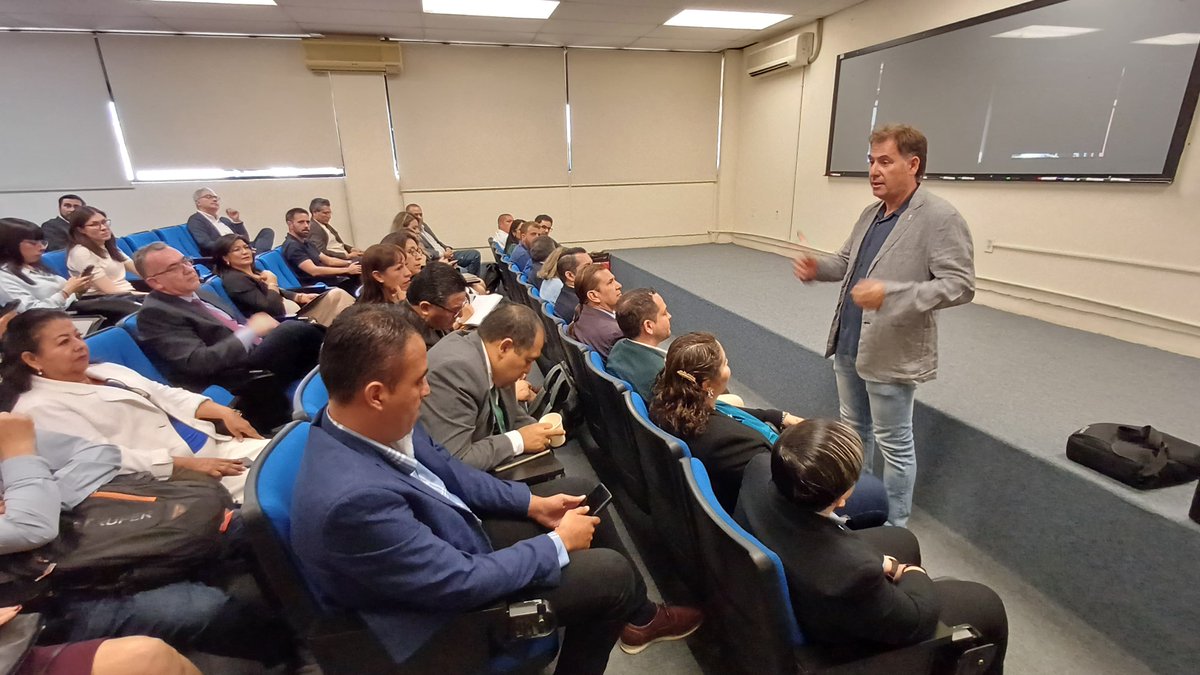 UTLmex's tweet photo. Recibimos con orgullo a personalidades de España en una reunión organizada por la @COEPESGTO  para fortalecer la educación superior en el estado.🎓🚀

Gracias a las autoridades educativas que nos acompañaron en esta importante reunión.🌐✨

#SomosComunidadUTL #UTLyCOEPES https://t.co/Y1onFoJbQZ