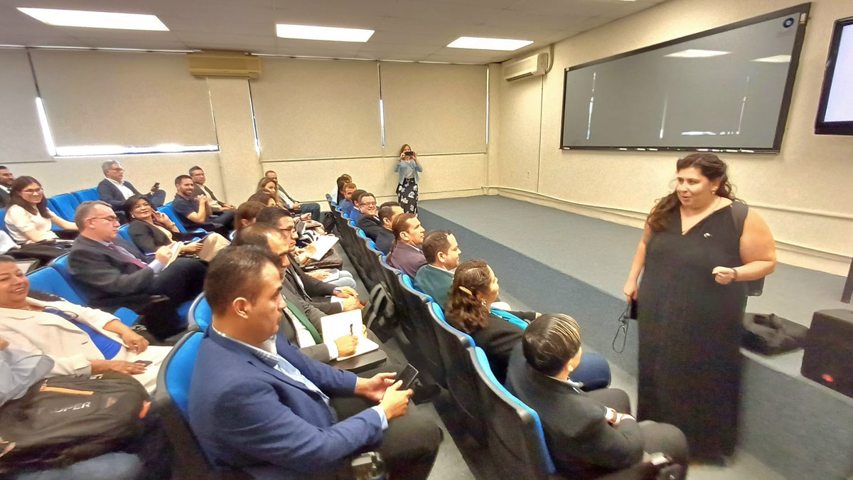 UTLmex's tweet photo. Recibimos con orgullo a personalidades de España en una reunión organizada por la @COEPESGTO  para fortalecer la educación superior en el estado.🎓🚀

Gracias a las autoridades educativas que nos acompañaron en esta importante reunión.🌐✨

#SomosComunidadUTL #UTLyCOEPES https://t.co/Y1onFoJbQZ