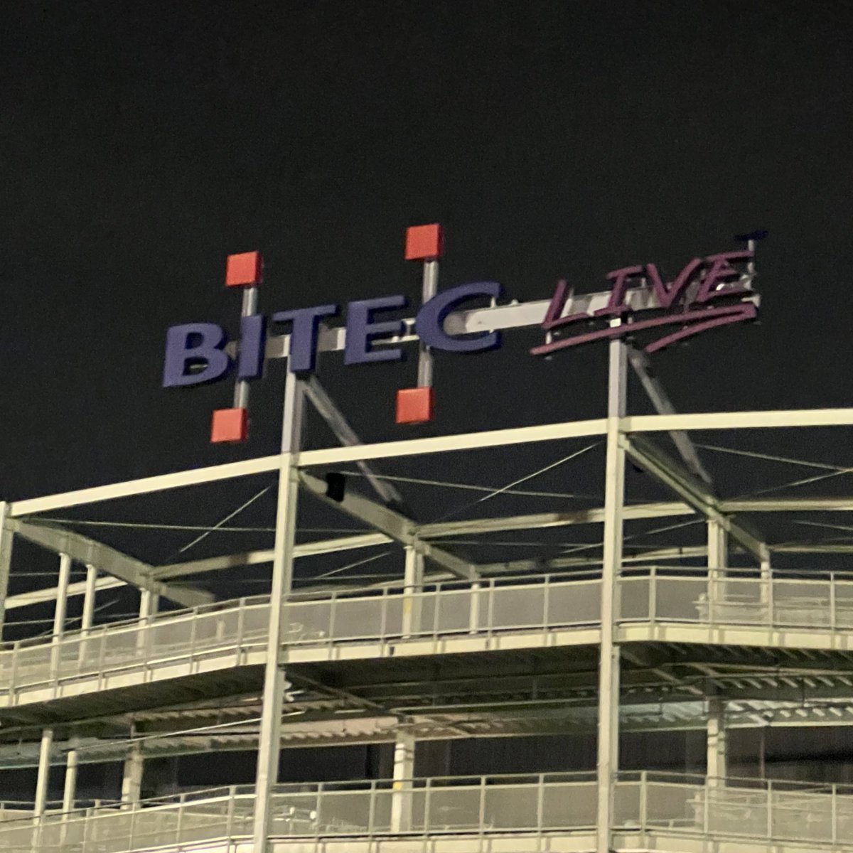 LiliesHome_'s tweet image. ปักมุดให้พร้อมแล้วเจอกันพรุ่งนี้นะคะ 

BITEC Live
📍 g.co/kgs/hstTZYM

#LISAFanMeetUp @wearelloud