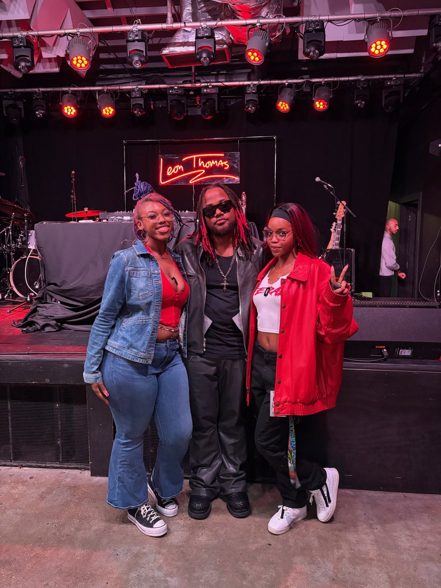 mayonamarie_'s tweet image. said baby i’m a dog, im a mutt 💫 #leonthomas #mutt