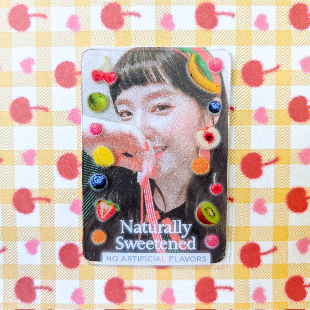 somehow_com's tweet image. imagina colecionar o red velvet e não ter o frame card Naturally Sweetened pros photocards de the red summer