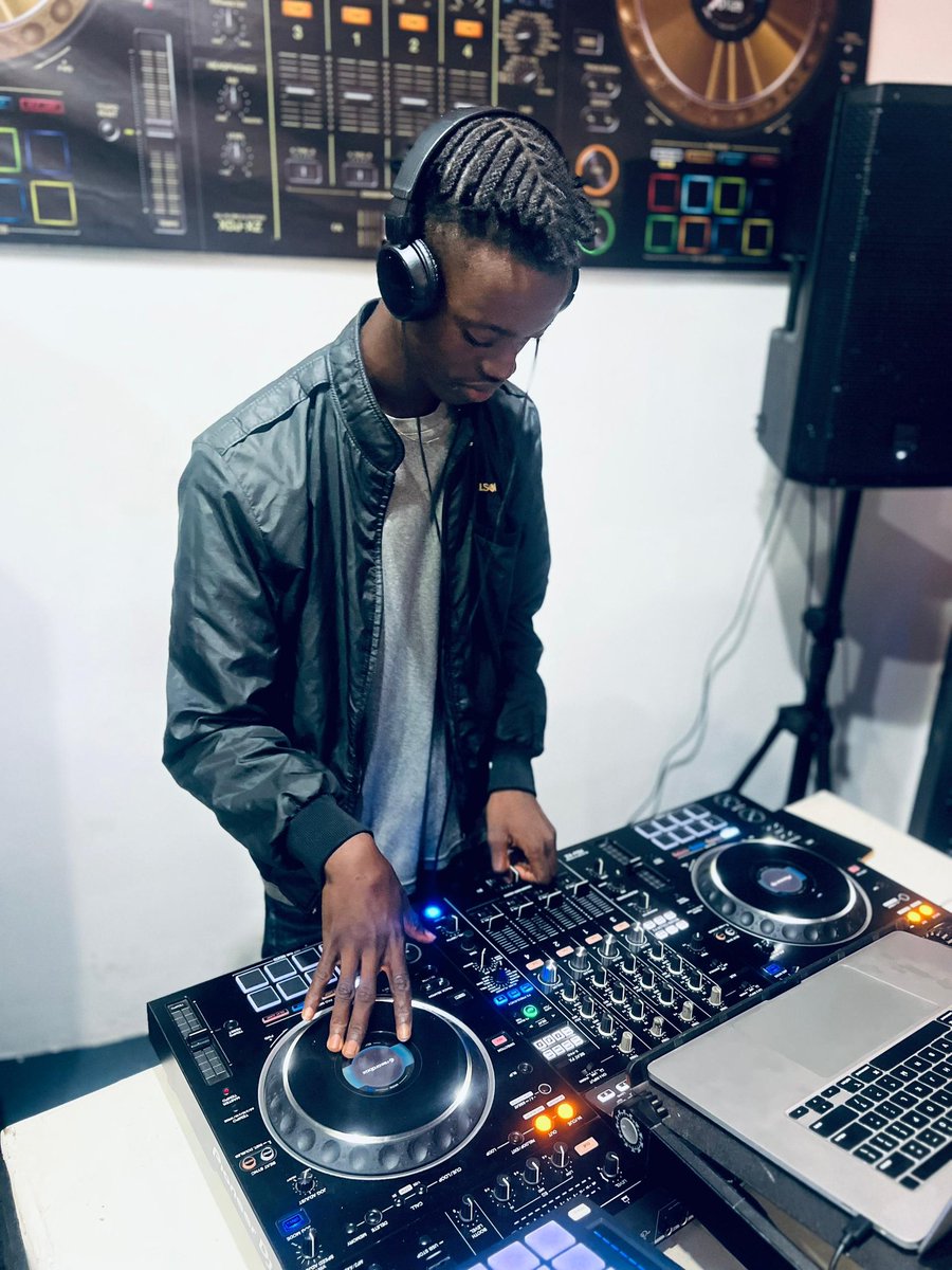 DJYusif1's tweet photo. I Woke Up A little Bit Older, 🎂 +1 Happy Birthday DJ YUSIF SIERRA LEONE. 🇸🇱😊🎧 https://t.co/8oxzSqiuHA