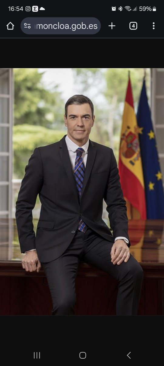 sasajovic's tweet photo. Dice nuestro querido líder q a las 20:00 hay q salir a los balcones. Por fin estoy de acuerdo con el, salir a los balcones pero no para aplaudir sino para gritar PEDRO SANCHEZ HIJO DE PUTA. https://t.co/O5ELwYMIGu