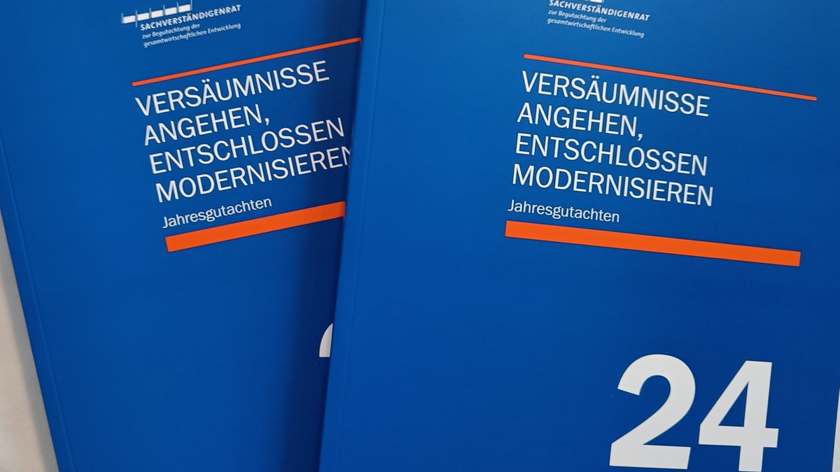 Sachverständigenrat Wirtschaft (@svr_wirtschaft) on Twitter photo Nun online: Das neue Jahresgutachten 2024/25 des <a href="/SVR_Wirtschaft/">Sachverständigenrat Wirtschaft</a> mit dem Titel „Versäumnisse angehen, entschlossen modernisieren“ sachverstaendigenrat-wirtschaft.de/jahresgutachte…
<a href="/GrimmVeronika/">Veronika Grimm</a> <a href="/umalmend/">Ulrike Malmendier</a> <a href="/MonikaSchnitzer/">Monika Schnitzer🇺🇦🇪🇺</a> <a href="/AchimTruger/">Achim Truger</a> <a href="/MartinWerding/">Martin Werding</a> Nun online: Das neue Jahresgutachten 2024/25 des <a href="/SVR_Wirtschaft/">Sachverständigenrat Wirtschaft</a> mit dem Titel „Versäumnisse angehen, entschlossen modernisieren“ sachverstaendigenrat-wirtschaft.de/jahresgutachte…
<a href="/GrimmVeronika/">Veronika Grimm</a> <a href="/umalmend/">Ulrike Malmendier</a> <a href="/MonikaSchnitzer/">Monika Schnitzer🇺🇦🇪🇺</a> <a href="/AchimTruger/">Achim Truger</a> <a href="/MartinWerding/">Martin Werding</a>