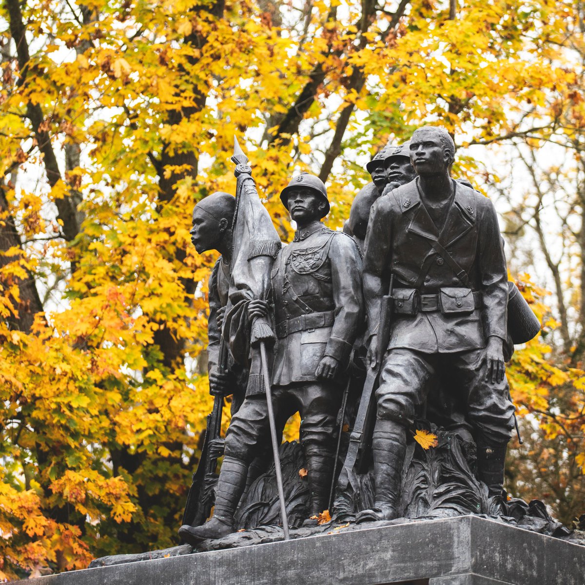 tomgarnier_'s tweet photo. Hier était un jour férié, mais surtout un jour de commémoration.

En ce 11 novembre, nous avons honoré la mémoire de celles et ceux qui ont donné leur vie pour la paix. Il y a 106 ans, l'armistice de 1918 mettait fin à la Première Guerre mondiale, un conflit dévastateur qui a profondément marqué notre histoire. Rendons hommage aux sacrifices et rappelons l'importance de préserver la paix pour les générations futures.

@croixrougereims @xavieralbertini @ArnaudRobinet @VilledeReims @Prefet51