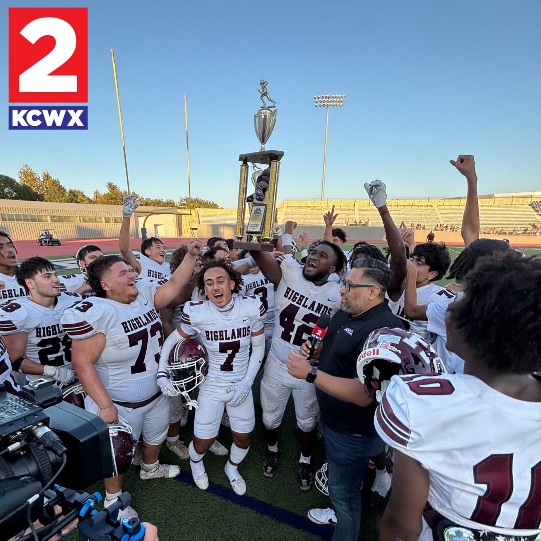 Congratulations to our Valero Energy Offensive Player of the Game from Highlands, Christopher Dotson (#8), and Defensive Player of the Game, Trey'Von Harden (#42)! We also got to recognize our student of the week Julian Villalba! These athletes have a bright future ahead!🌟🌟