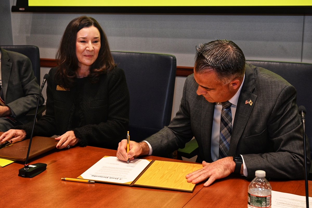EASRCC (@eascarpenters) on Twitter photo Excited to announce a partnership with <a href="/RowanUniversity/">Rowan University</a>, creating a pathway from apprenticeship to a Bachelor’s in Construction Management.
Read More About the Partnership🔗 bit.ly/3AGKzrV/
#UnionStrong #EASCarpenters #ConstructionManagement Excited to announce a partnership with <a href="/RowanUniversity/">Rowan University</a>, creating a pathway from apprenticeship to a Bachelor’s in Construction Management.
Read More About the Partnership🔗 bit.ly/3AGKzrV/
#UnionStrong #EASCarpenters #ConstructionManagement