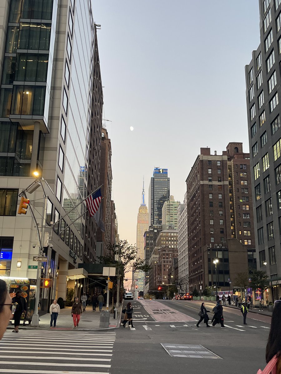 MeredithGray84's tweet photo. @BoutiqueDesign was inspiring as always and great to see clients in NYC! @hospitalitydesign #design #boutique #interiordesign @baysidebrandconsulting https://t.co/TiyAGyEIyl