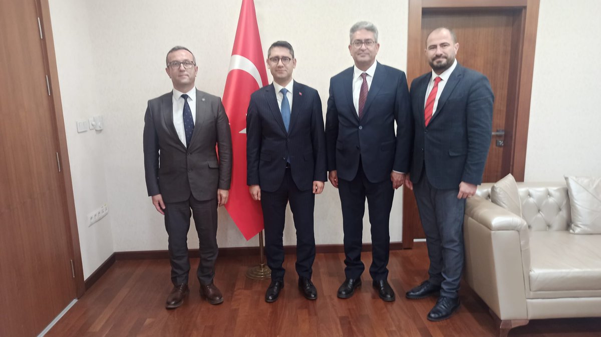ercteknopark's tweet photo. @ercteknopark Yönetim Kurulu Başkanı Prof. Dr. @oozkanerciyes ,  Erciyes Teknopark Yönetim Kurulu Başkan Vekili Prof. Dr. İbrahim Narin ve Erciyes Teknopark Genel Müdürü @SERHAT_DALKILIC , Sanayi ve Teknoloji Bakanlığı Bakan Yardımcısı Sayın Muhammet Kasım Gönüllü'yü ziyaret etti https://t.co/U3RHQ1OP9E
