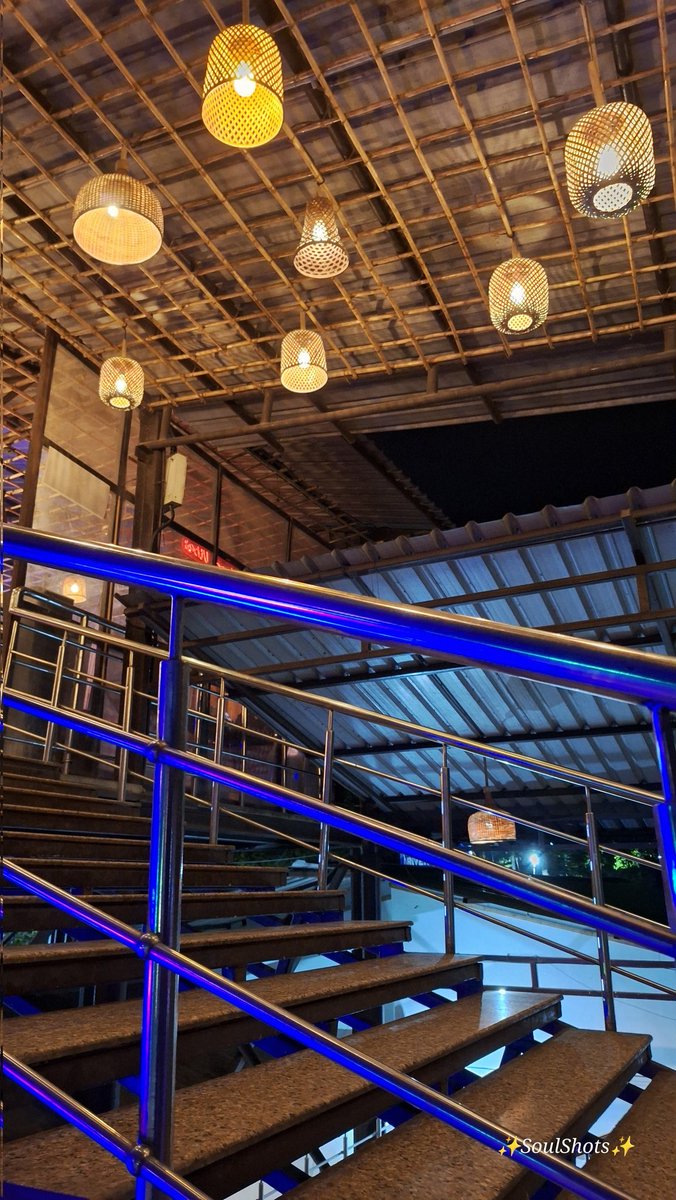 वो बातें खा गई मुझको
जो बातें पी गया था मैं।

- जौन एलिया
#soulshots