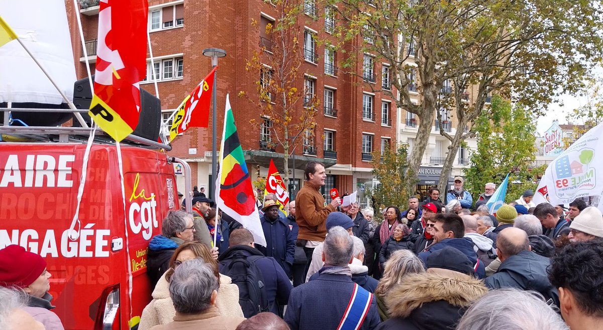 FsuSDParis's tweet photo. Rassemblement ce midi devant le Conseil Régional pour empêcher la privation de la RATP. 
Benoit TESTE @FsuNationale et Sophie BINET @lacgtcommunique, membres de @STOPGALEREIDF ont interpelé @vpecresse pour qu’elle arrête de démanteler le service public du transport parisien. https://t.co/HOUKKdV7rD