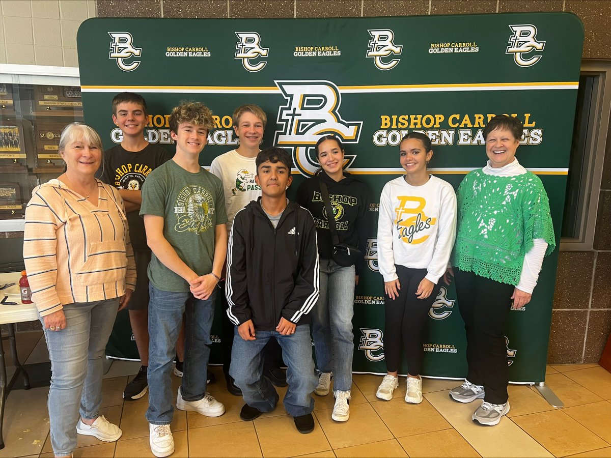 BCCHS hosted the Brenda Boudreau Debate Invitational this past weekend in memory of former debate and forensics teacher/coach Brenda Boudreau. 🙏📷The picture includes the debate team, volunteers, and BCCHS debate and forensics alumni. 💚💛