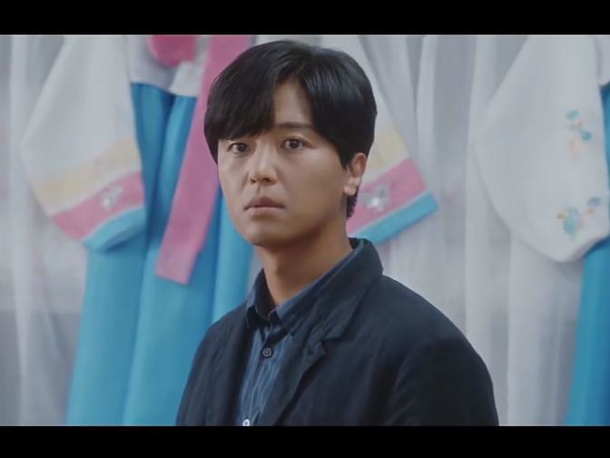 EllasRoom00's tweet photo. Drama unfolds in A Virtuous Business! Jeong-suk’s courage against Gyeong-sik, Do-hyeon’s hidden feelings, a mysterious dead body, and a budding romance—episodes 7 &amp; 8 are packed with twists and heart. #AVirtuousBusiness #KDramaRecap
https://t.co/cTHn4eMReM https://t.co/EdrZfvTMZe