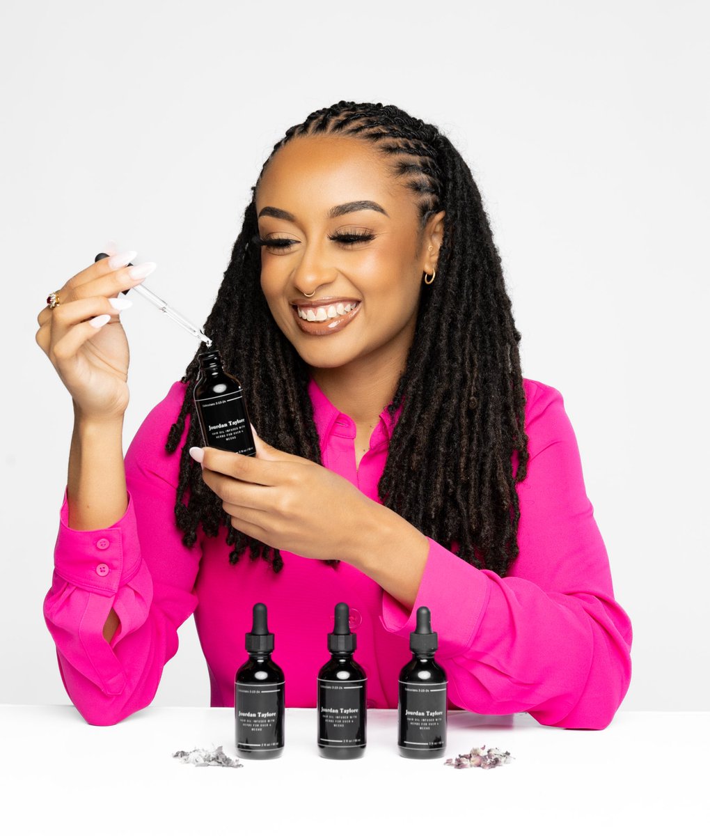 WeWantJour's tweet photo. Oh nothing, just a handmade hair oil infused with medicinal herbs for 4+ weeks. My hair is the proof. Shop at https://t.co/yLVT2M3xwO 🌿 https://t.co/gnvUzvlfVY