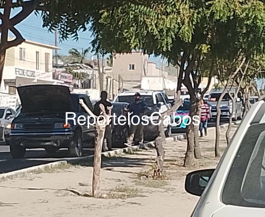 #ReporteCiudadano

Choque por alcance, zona vado Santa Rosa San José del Cabo, sentido de Norte a Sur, mucho tráfico.

#Trafico #Matutino #sanjose