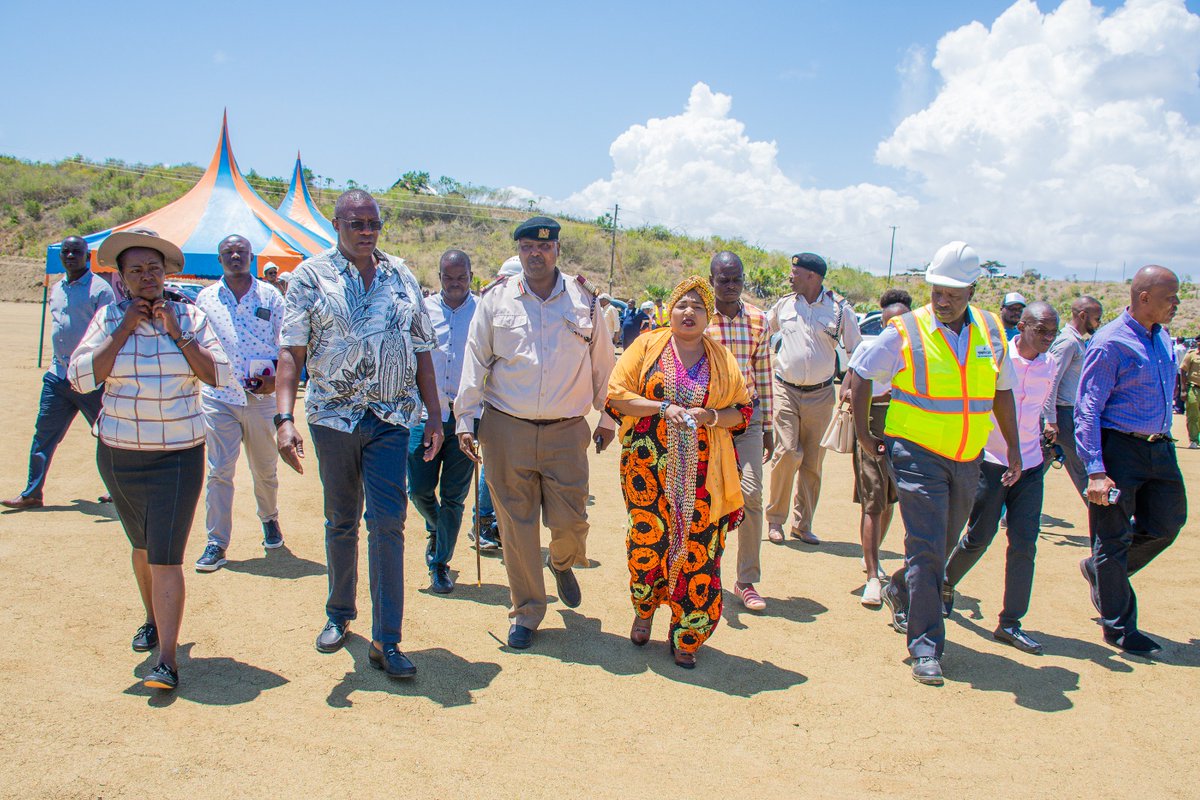 EliudOwalo's tweet photo. INSPECTION OF PRIORITY GOVERNMENT PROJECTS IN MOMBASA COUNTY 

In line with the Government’s Delivery Management function, we have today assessed the progress in implementation of priority Government projects in Mombasa County.

Among the projects visited were the Mombasa Port Area Road Development Project(Dongo Kundu By-pass); the Dongo Kundu Special Economic Zone(SEZ); Mombasa-Mtwapa  Road Project; the Nyali Affordable Housing Project; the Tuna Fish Hub in Jomvu;and the Big Ship CBO.

In our company were Mombasa Regional Commissioner Rhoda Onyancha; Mombasa County Commissioner Mohamed Noor Abdi; PS Anne Wangombe; Likoni MP Hon. Mishi Mboko and officials from State Departments of Roads; Housing; Blue Economy; plus the Kenya Ports Authority; Kenya National Highways Authority; Kenya Rural Roads Authority; and Kenya Fishing Industries Corporation among others.

We will work with all  stakeholders to ensure efficiency and effectiveness in delivery of Government Projects and Programmes.

#PerformanceManagement&ServiceDelivery
#BETA
#County001