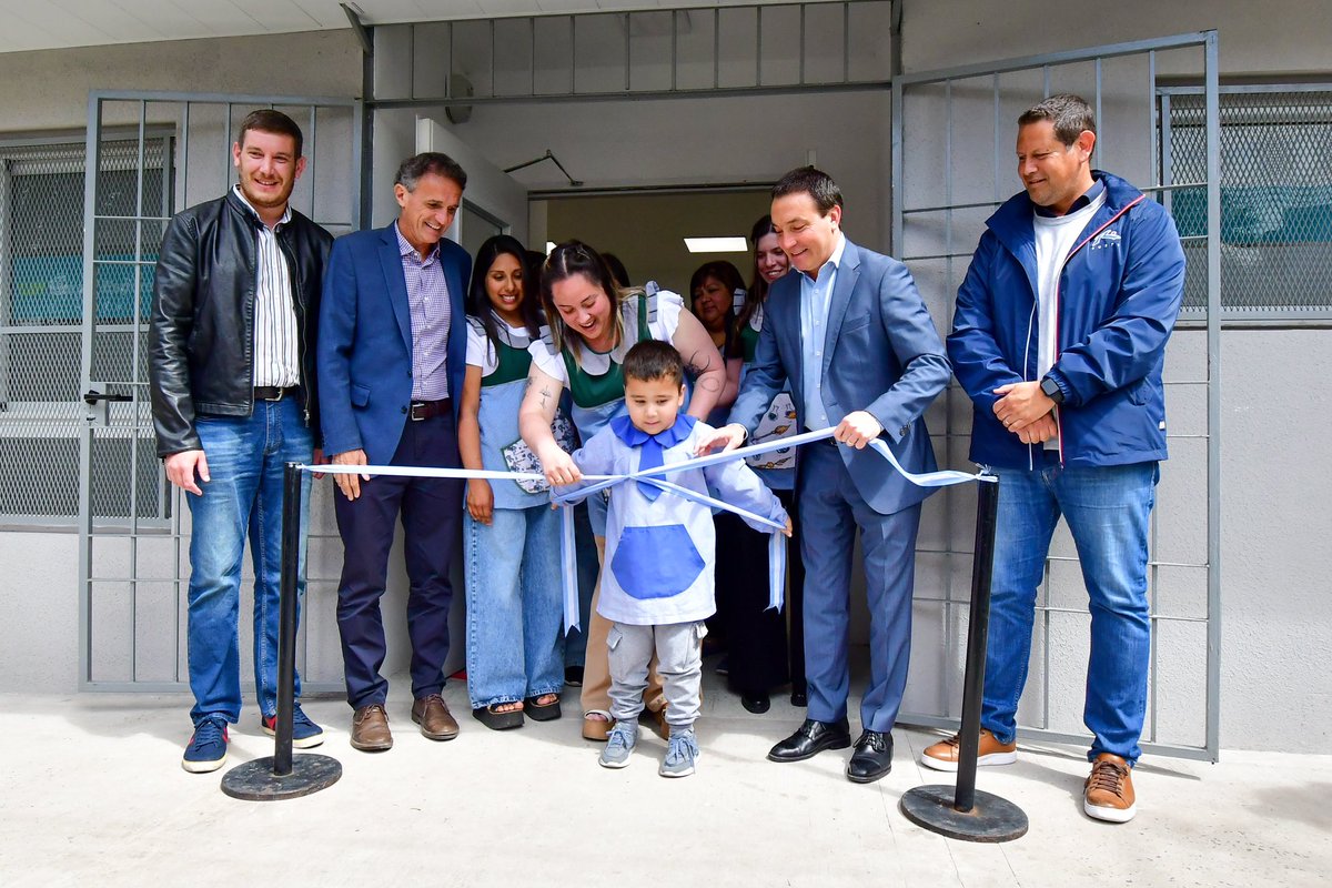 Andreswatsonok's tweet photo. RENOVACIÓN DEL CDI “LUZ DE ESPERANZA”

Junto al Ministro de Infraestructura y Servicios Públicos de @BAProvincia, @gkatopodis, inauguramos las renovaciones del Centro de Desarrollo Infantil "Luz de Esperanza", ubicado en el barrio #DonOrione. https://t.co/UGPa8f9lRU