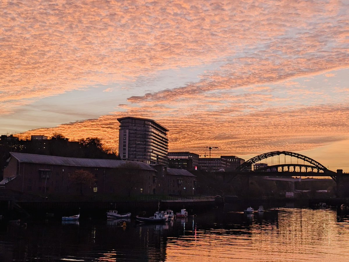 CazzaW's tweet photo. Beautiful sunset over @sunderlanduni St Peter’s campus today captured by my colleague Lawrence Brannon https://t.co/xyqCv5MmD4