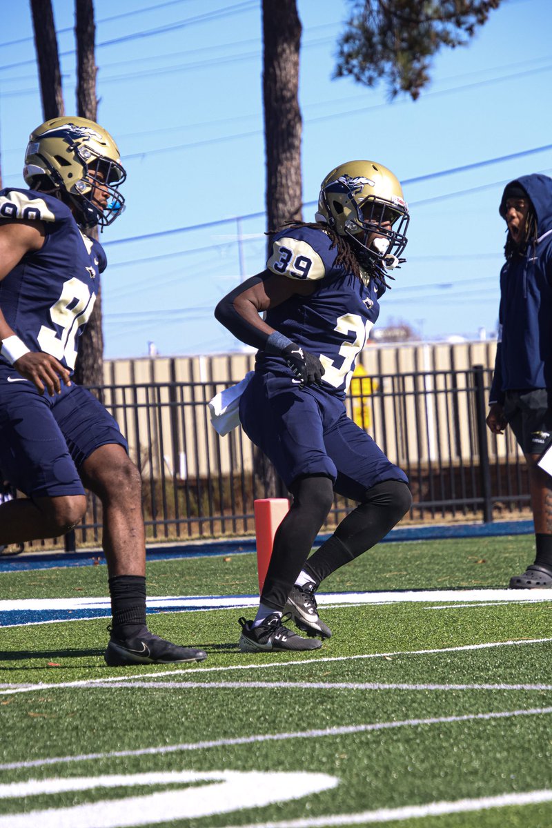 Tyrone Moore (@tyronemoore61) on Twitter photo Season hads ended for me but I’m be back next year to grind and be better on defense but until then… 39 out and it’s time for offseason grind!! <a href="/NCWesleyanFB/">NC Wesleyan Football</a> <a href="/grimm_coach/">Coach Grimm</a> @CavsFB1 Season hads ended for me but I’m be back next year to grind and be better on defense but until then… 39 out and it’s time for offseason grind!! <a href="/NCWesleyanFB/">NC Wesleyan Football</a> <a href="/grimm_coach/">Coach Grimm</a> @CavsFB1