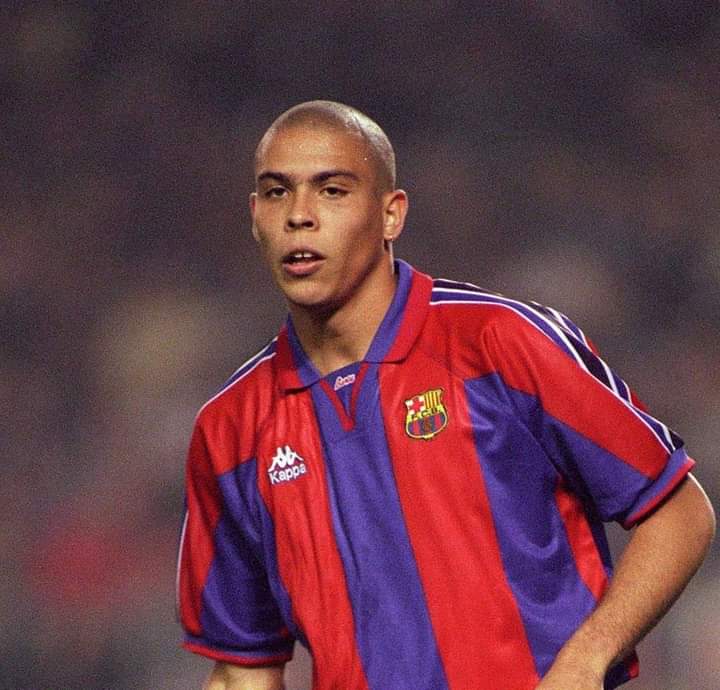 FCB_Argentine's tweet photo. 🇧🇷 19-year-old Ronaldo Nazario's 𝙤𝙣𝙡𝙮 season with FC Barcelona

🏟 49 Games
⚽ 47 Goals
🎯 7 Assists
🏆 3 Trophies
🥇 La Liga Top Scorer
👏 Golden Boot
👑 Ballon d'Or

Simply ridiculous 🔥 https://t.co/3QSHvytuSd