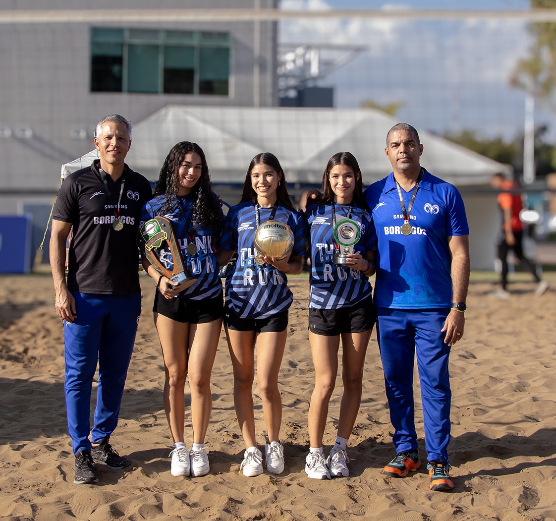 TECcampusQRO's tweet image. 🏐🏆 Campeonas Nacionales en Voleibol de Playa 🥇

💙💪🏻 ¡El equipo conquistó el título en el Campeonato Nacional CONADEIP de Primera Fuerza tras una épica victoria 2-1 sobre el Tec Puebla!

🌟 ¡Felicitaciones a las campeonas! 🌟
#BorregosEnCONADEIP #VamosBorregos #OrgulloBorrego